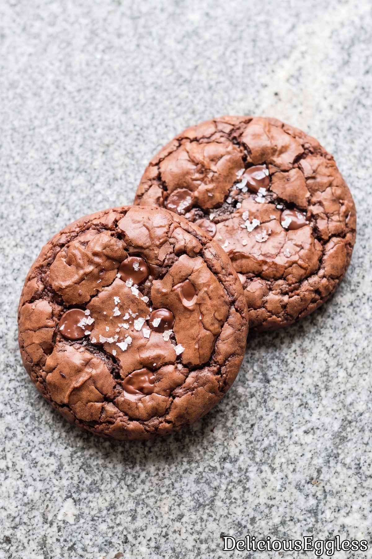 Crinkly eggless chocolate brownie cookies