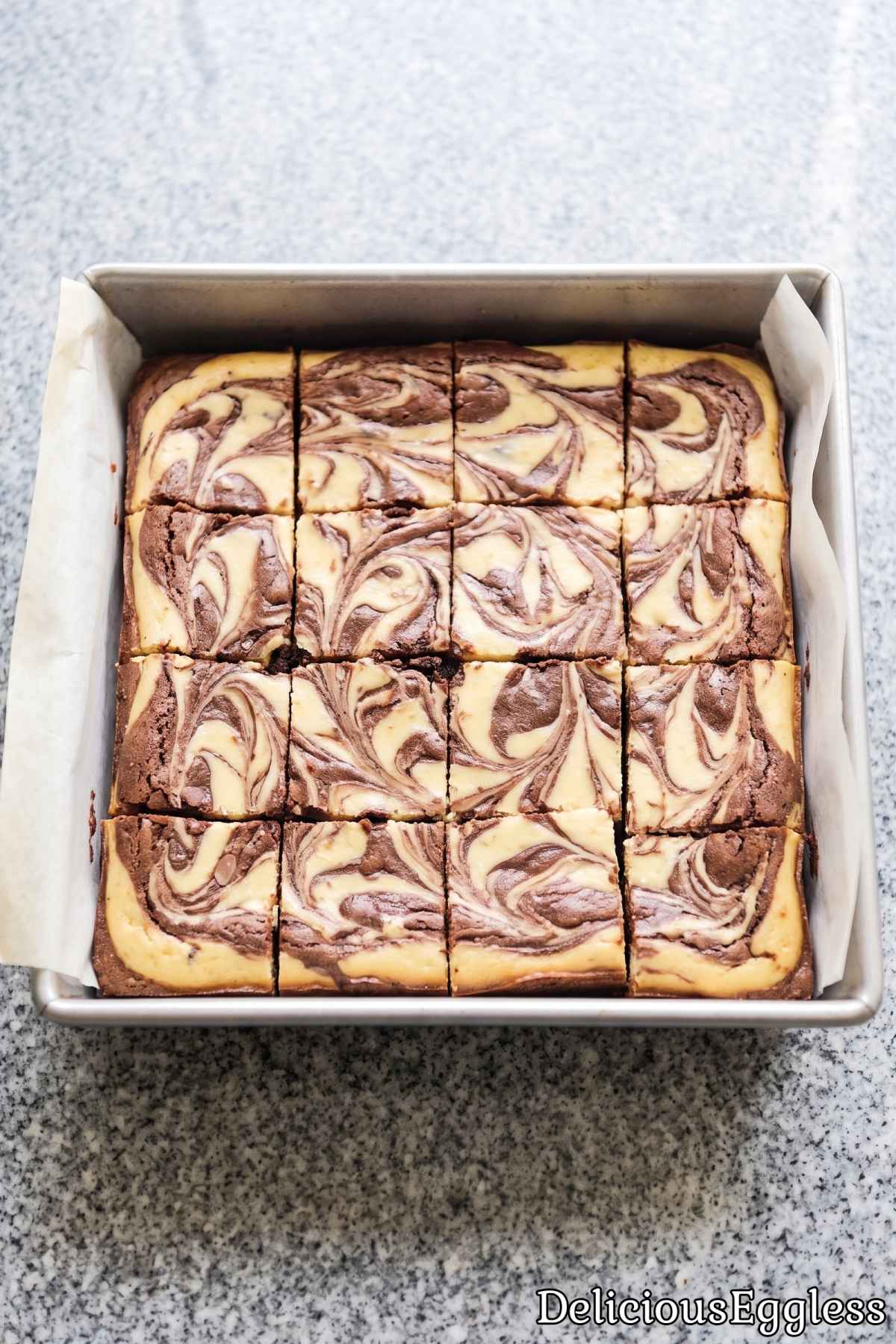 Swirled eggless cheesecake brownies