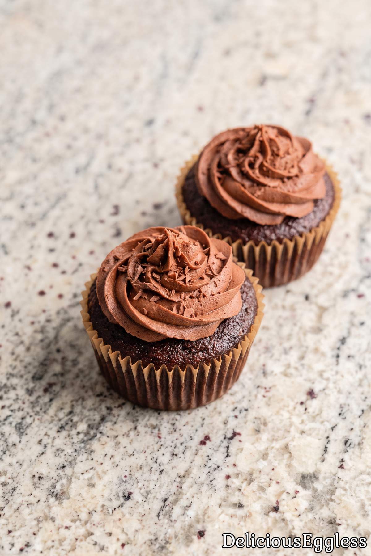 Fluffy eggless chocolate cupcakes