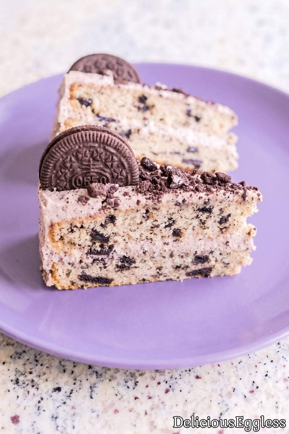 Frosted eggless cookies and cream cake
