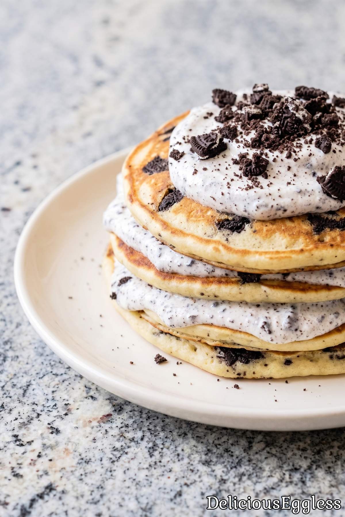 Warm eggless cookies and cream pancakes