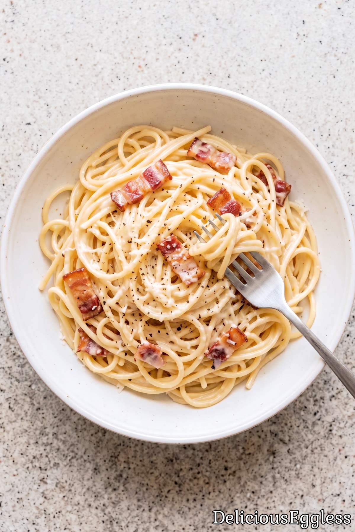 Eggless creamy carbonara pasta