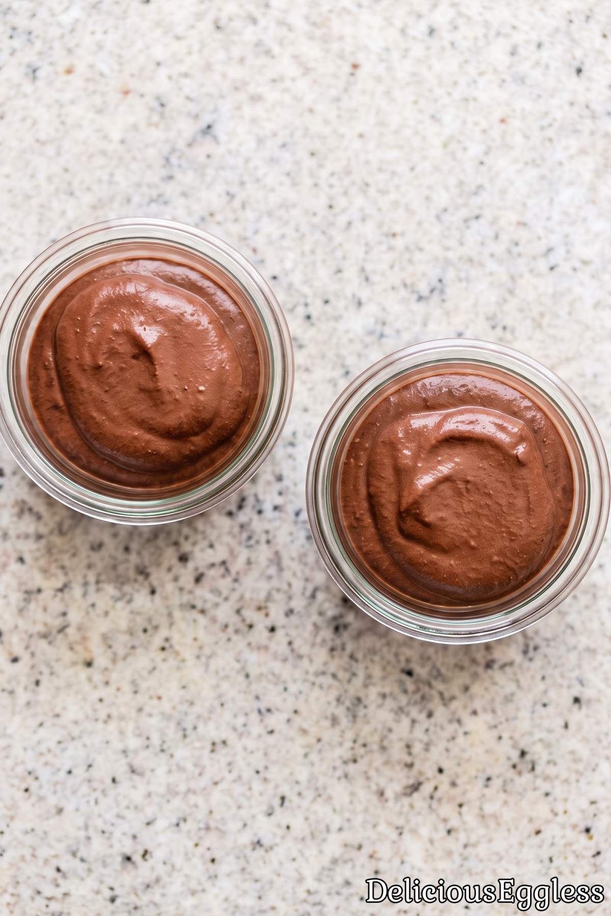 Smooth dark chocolate mousse without eggs