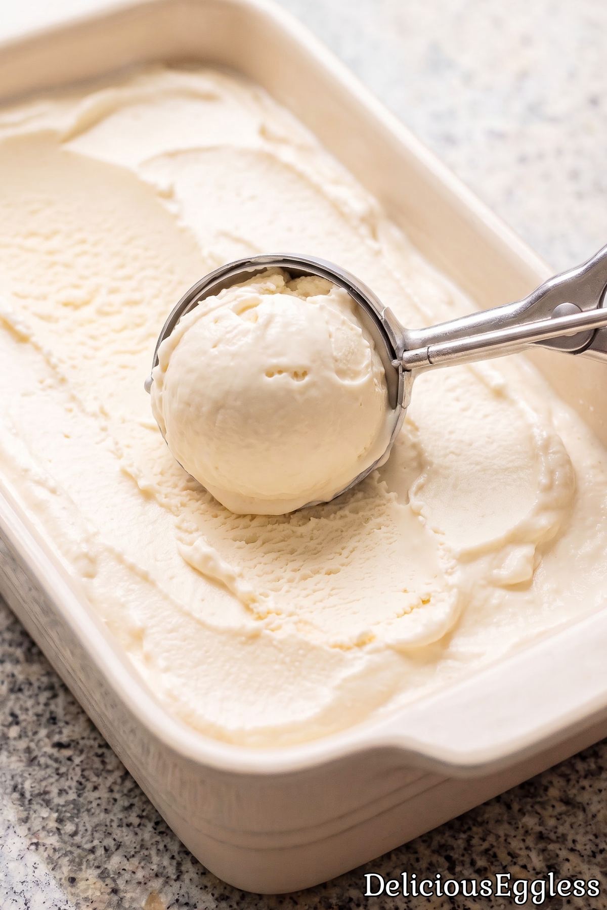 Creamy eggless no churn vanilla ice cream
