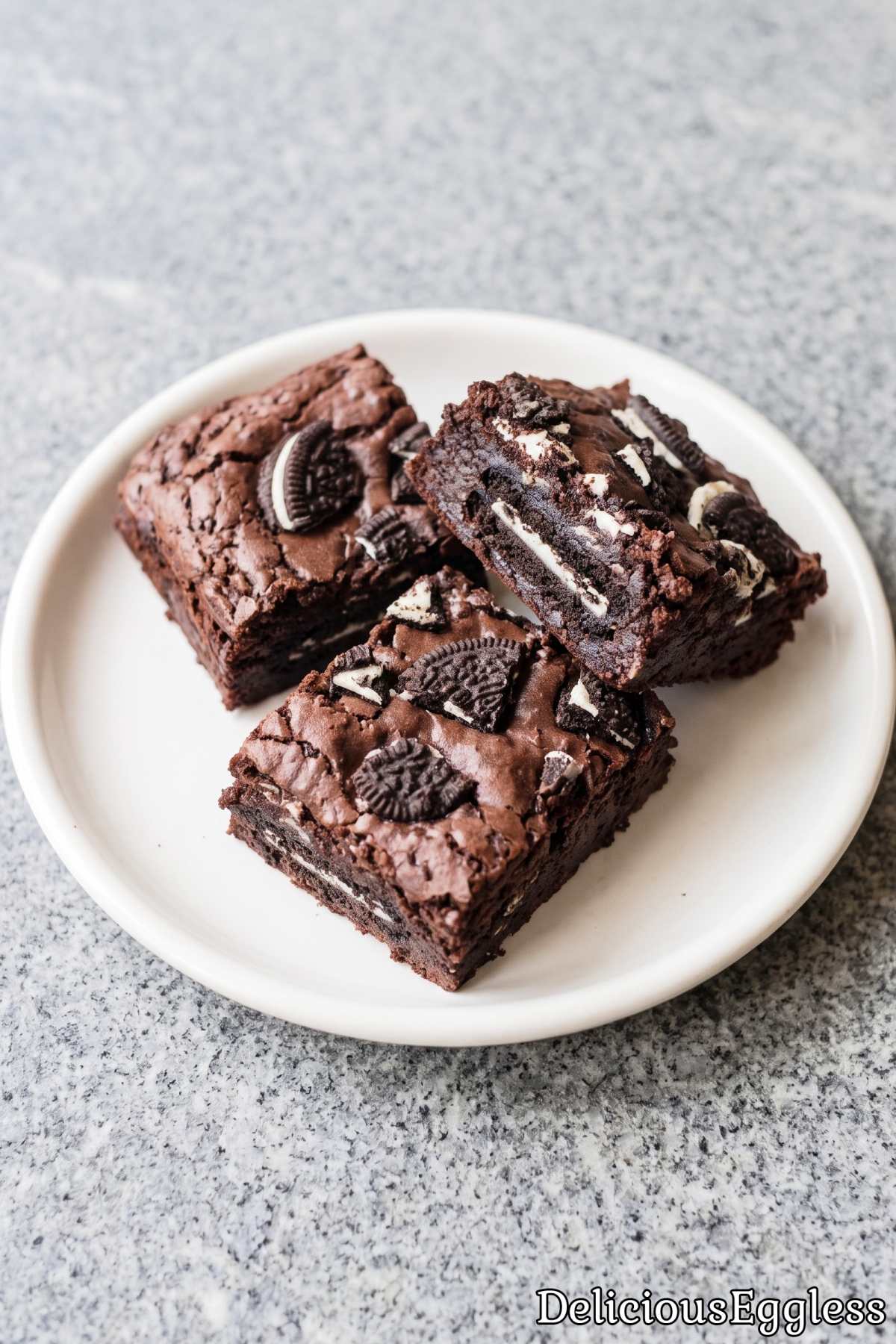 Easy eggless chocolate brownies with Oreos