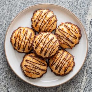 Eggless Chewy Coconut Macaroons